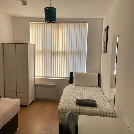 *modern 1 Bedroom Next To Centre* *