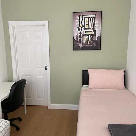 *modern 1 Bedroom Next To Centre* Apartment Leeds (West Yorkshire)