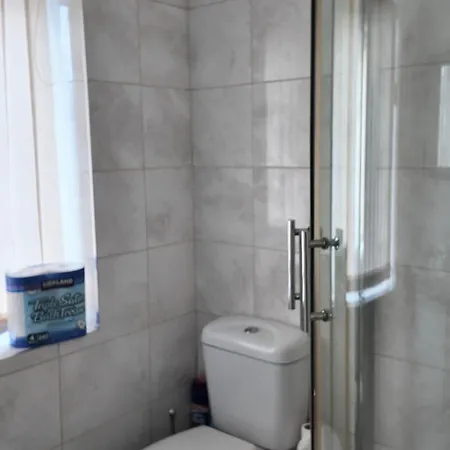 *modern 1 Bedroom Next To Centre* *