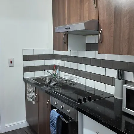 *modern 1 Bedroom Next To Centre* Apartment
