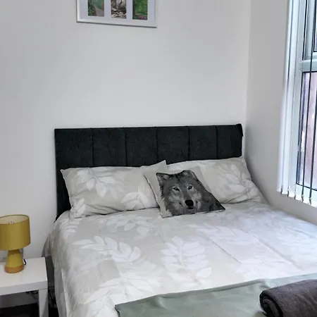 *modern 1 Bedroom Next To Centre* Apartment